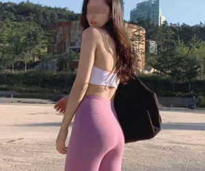Người phụ nữ mặc quần tập yoga đi làm, bị sếp gọi vào phòng dạy dỗ suốt 3 tiếng khiến dân tình tranh cãi
