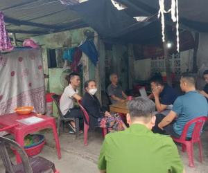 Cán bộ phường nhận 'lót tay' hơn 100 triệu đồng làm sổ đỏ của ông lão mù lòa