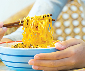 Bộ Công thương yêu cầu khẩn trương báo cáo vụ mì ăn liền Gấu Đỏ có mối nguy chất cấm EO