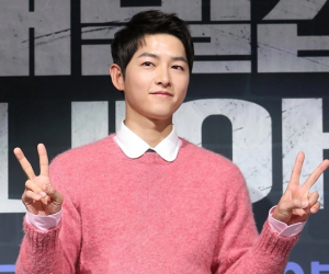 Song Joong Ki gây tranh cãi trong buổi họp báo ra mắt phim mới