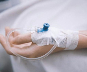 Bác sĩ cảnh báo nhiều bệnh nhân mắc sốt xuất huyết nguy kịch vì tự truyền nước tại nhà