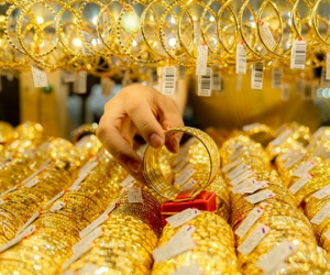 Giá vàng giảm, đại gia bán ồ ạt 4 tấn vàng
