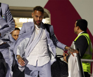 Video: Neymar và đồng đội bảnh bao đổ bộ Doha, sẵn sàng chiến World Cup