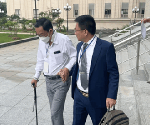 Sau 1 ngày chống gậy ra toà, cựu thứ trưởng Cao Minh Quang nhập viện cấp cứu