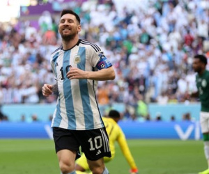 Fan tranh cãi vì ĐT Argentina được hưởng quả phạt 11m