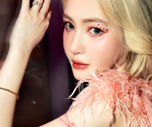 Elly Trần thông báo đã có trường nhận tài trợ học phí cho 2 con, đáp gắt khi bị chê phẫu thuật thẩm mỹ nên khác xưa