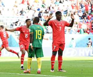 Vì sao tiền đạo Thụy Sĩ không ăn mừng sau khi sút tung lưới Cameroon?