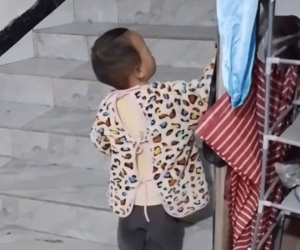 Bé trai gọi tên người mẹ đã qua đời lúc em 7 tháng vì trầm cảm sau sinh khiến ai chứng kiến cũng xót xa