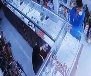 Chân dung kẻ ném cát vào mặt chủ tiệm vàng, cướp 2 sợi dây chuyền vàng ở Bắc Giang