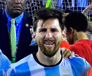 Video CĐV Saudi Arabia chế giễu Messi rầm rộ cõi mạng: Lấy cả ảnh Messi khóc sau trận chung kết Copa America để cà khịa