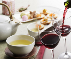Uống trà, rượu vang chặn được nhóm bệnh khiến y học bó tay?