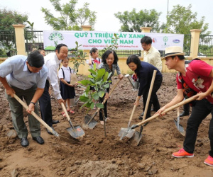 Góp phần cùng Chính phủ thực hiện mục tiêu Net Zero 2050, Vinamilk tiếp tục hành trình trồng cây xanh