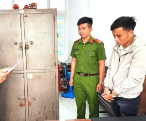 Quán karaoke đóng cửa, tắt đèn để gần 60 khách ‘chơi’ ma túy