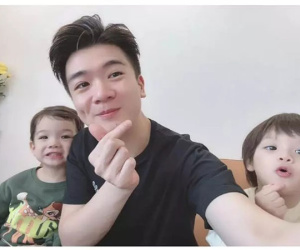 Cặp cháu nội song sinh của bầu Hiển càng lớn càng yêu
