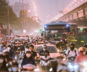 Lô cốt đường Nguyễn Xiển được thu hẹp, người dân có thêm 3m để lưu thông