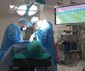 Bệnh nhân đòi bác sĩ lắp TV trong phòng mổ để... xem World Cup