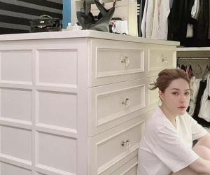 Di Băng khóc sưng mắt nói lý do không dám cười khi đi sự kiện