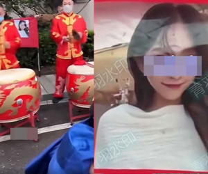 Biết chồng ngoại tình, vợ in mặt 'tiểu tam' lên băng rôn, dòng chữ thâm sâu khiến ai cũng phải chú ý