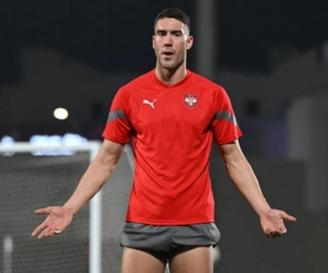 Tiền đạo số 1 của Serbia dự bị tại World Cup vì... ngoại tình với vợ đồng đội?