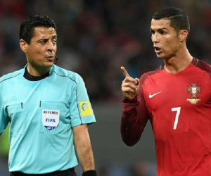 Truyền thông Hàn Quốc cảnh báo đội nhà: Trọng tài sẽ thiên vị Ronaldo!