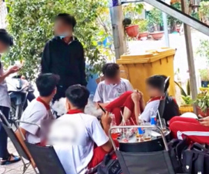 Học sinh tiết lộ bí mật của 'dân chơi' trong nhà vệ sinh trường học