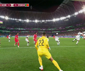 Ronaldo 'kiến tạo' bằng lưng để Hàn Quốc gỡ hòa