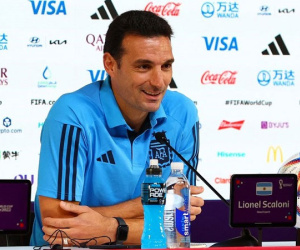 Họp báo Argentina đấu Australia: Thầy Messi ngầm tố ban tổ chức thiên vị 'Chuột túi'
