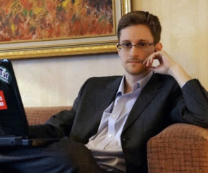 Edward Snowden được nhận hộ chiếu Nga