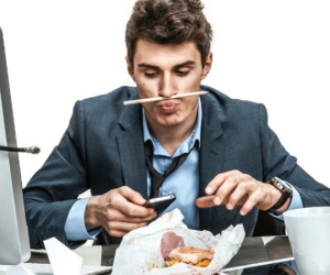 Kiện công ty vì được trả lương hơn 3 tỷ đồng/năm mà không phải làm gì