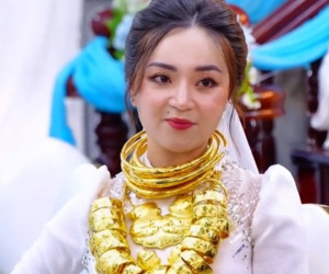 Cô dâu miền Tây gồng mình đeo 2kg vàng trong ngày cưới