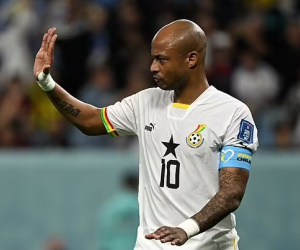 Con gái cựu sao Premier League ngất xỉu khi thấy cha đá hỏng penalty ở World Cup
