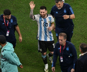 Vì sao Messi không ăn mừng cùng đồng đội sau trận thắng Australia?