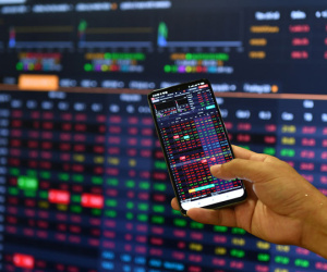 Cổ phiếu chứng khoán, bất động sản, ngân hàng hút dòng tiền, VN-Index hướng tới 1.100 điểm