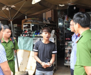 Nhắc em gái họ đi chơi về sớm, nam thanh niên bị đâm tử vong giữa phố