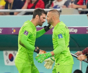 Thay cả thủ môn trước Hàn Quốc, tuyển Brazil đi vào lịch sử World Cup