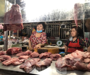 Mua bán ế ẩm nhất trong 30 năm, giá thịt heo, gà đang 'tuột dốc'