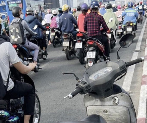 Người đàn ông bỏ lại xe máy, nhảy sông Sài Gòn mất tích