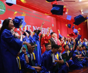 Hàng nghìn sinh viên bị đuổi học mỗi năm: Lỗi tại ai?
