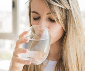 Nhập viện vì uống 5 lít nước/ngày để giảm cân: Cảnh báo kiểu uống nước có thể nguy hiểm đến tính mạng