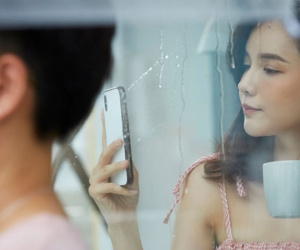Thấy ảnh nền điện thoại của chồng cũ, tôi hối hận và muốn tái hợp