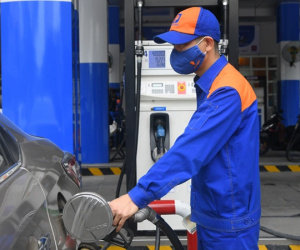 Giá xăng sẽ tiếp tục giảm 1.200 đồng/lít?