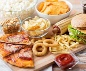 Rùng mình: Những món ăn có thể làm não 'chấn thương', teo nhỏ