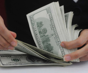 Ngân hàng Nhà nước giảm giá bán USD lần thứ 4 liên tiếp