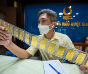 ‘Cá mập’ gom thêm 4,6 tấn vàng