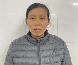 Mẹ dùng muôi múc canh đánh con ruột tử vong ở Hà Nội