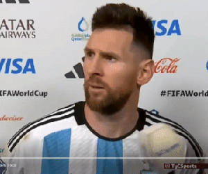 Video: Đang phỏng vấn, Messi dừng lại chửi cầu thủ Hà Lan: 'Nhìn gì vậy, thằng ngu? Cút đi'