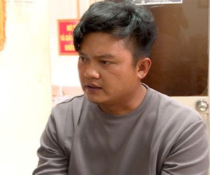 Chặn đường thiếu nữ để làm quen không thành, gã trai quay ra giở trò đồi bại, cướp điện thoại