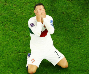 Bạn gái Ronaldo chỉ trích HLV Santos