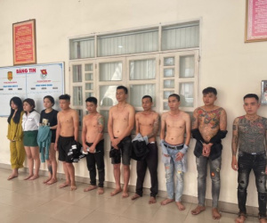 Triệt phá băng nhóm chuyên mang 'hàng nóng' chặn cướp người đi đường