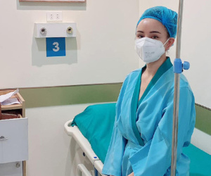 Ca sĩ Vy Oanh nhập viện